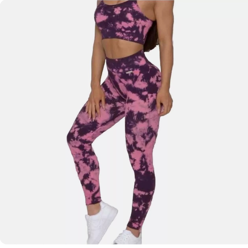 Set Bombshell Sportswear Tie Dye Seamless Leggings and bra top size M.